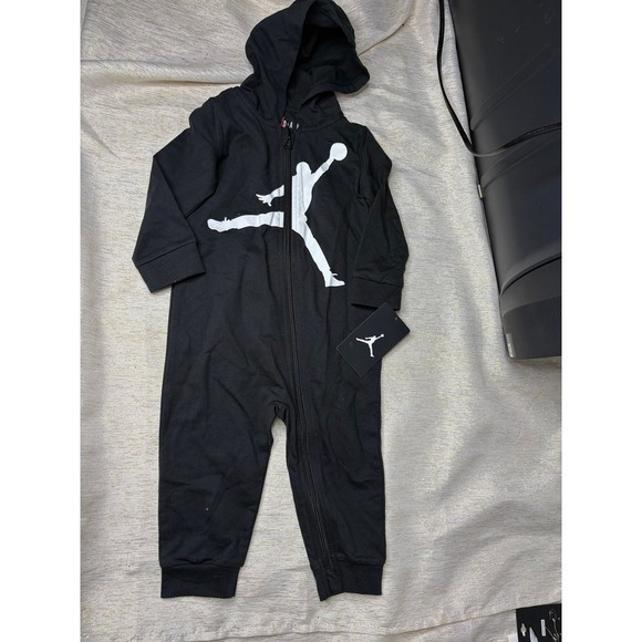 NWT Jordan black  onsie size 18 months - Picture 2 of 7